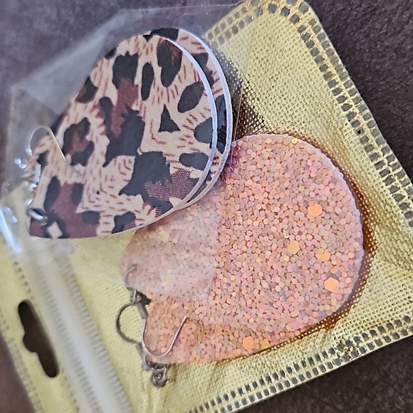 3/$30 Pink Glitter and Leopard Print Teardrop Dangle Hook Earrings - Picture 2 of 4